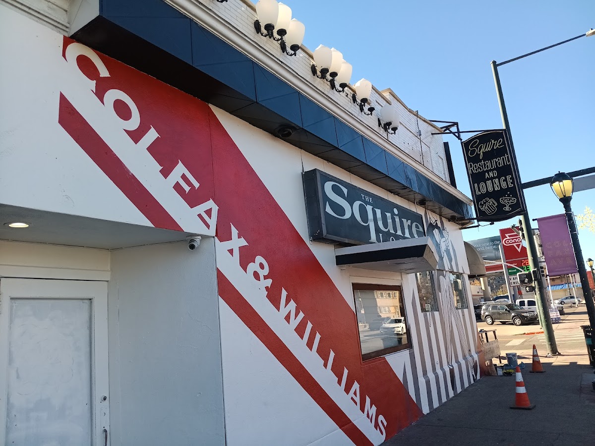 Squire Lounge photo 3