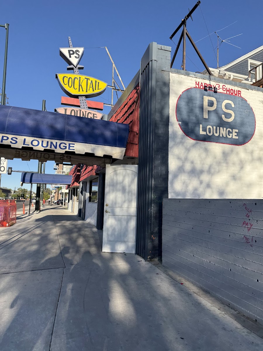 P S Lounge