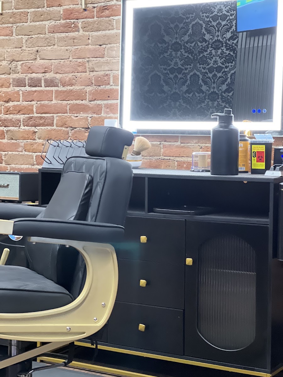 Speakeasy barber lounge photo 3