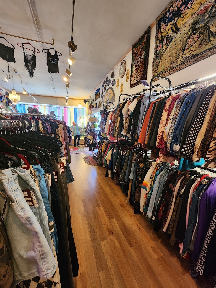 Broadway Bazaar Vintage photo 3