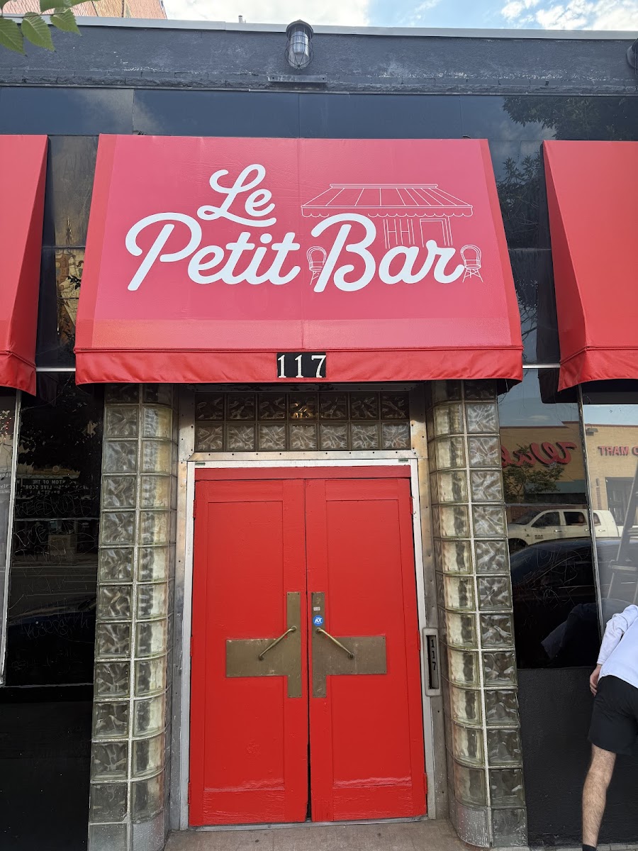 Le Petit Bar